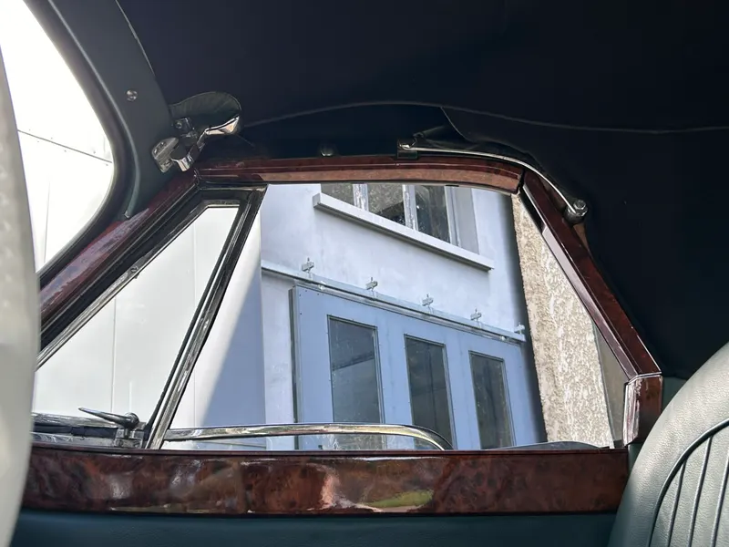 Jaguar XK120 Cab. 42