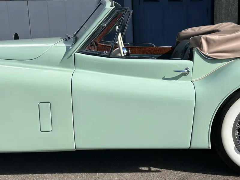 Jaguar XK120 Cab. 28