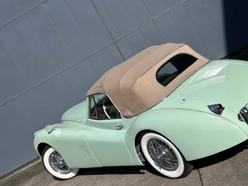 Jaguar XK120 Cab. 32