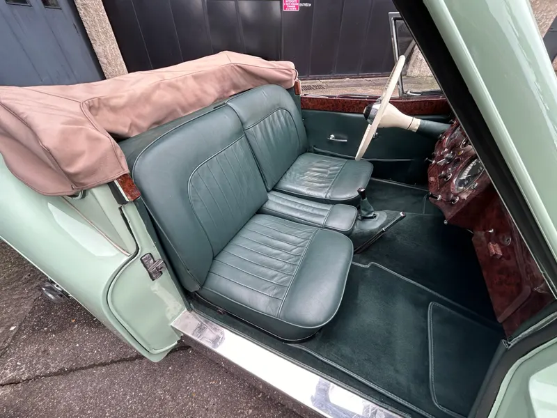 Jaguar XK120 Cab. 35