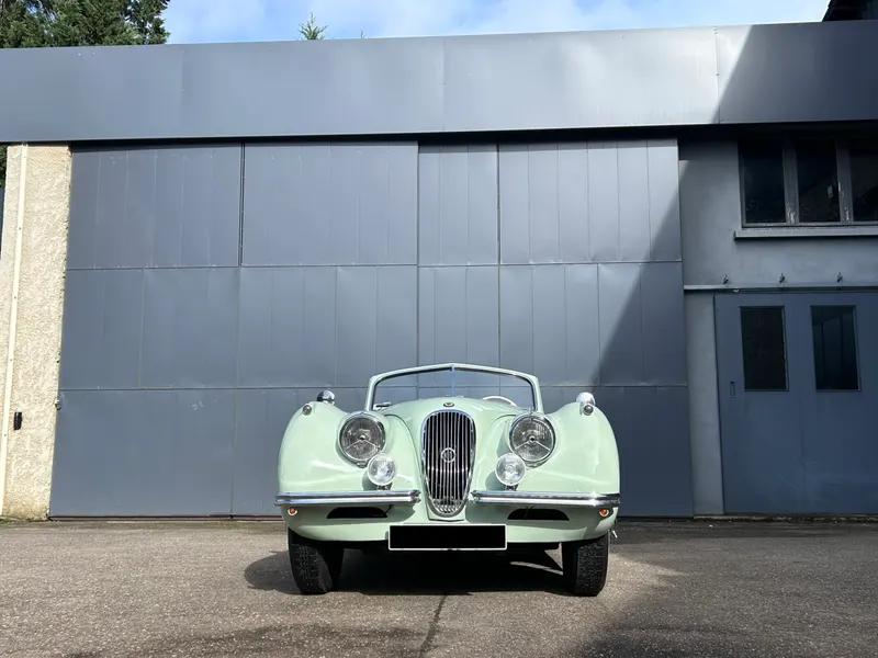 Jaguar XK120 Cab. 4