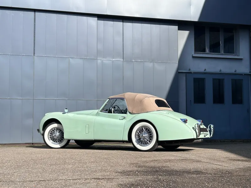 Jaguar XK120 Cab. 31