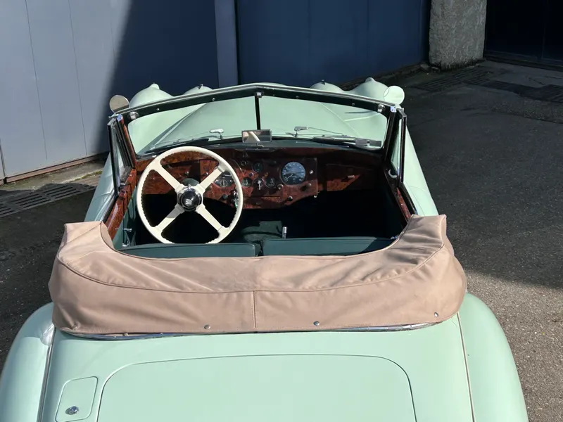 Jaguar XK120 Cab. 24