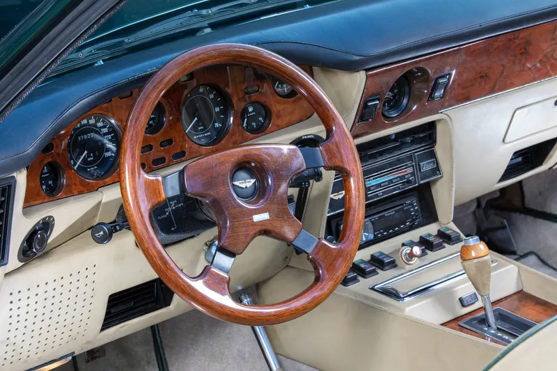 Aston Martin AM V8 série 1 20