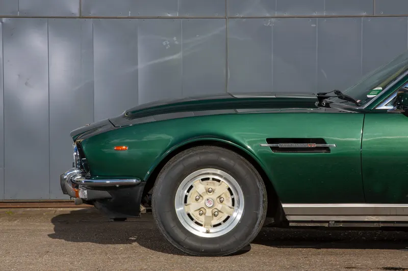 Aston Martin AM V8 série 1 37