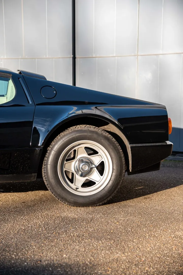 Ferrari BB512i 13