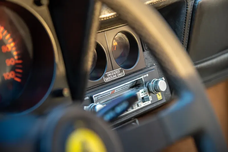 Ferrari BB512i 28