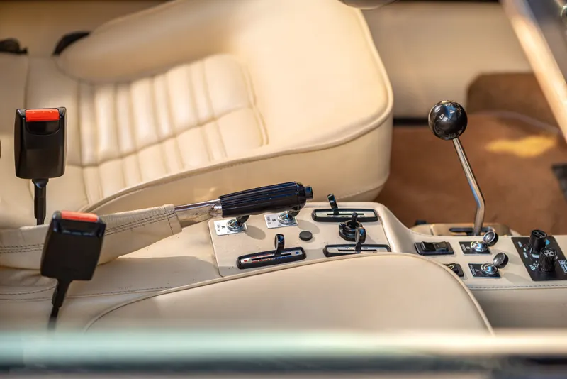 Ferrari BB512i 23