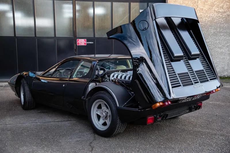 Ferrari BB512i 35