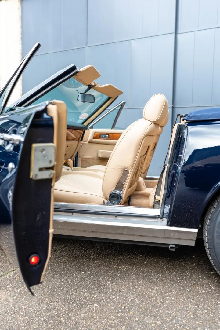Aston Martin V8 Volante 26