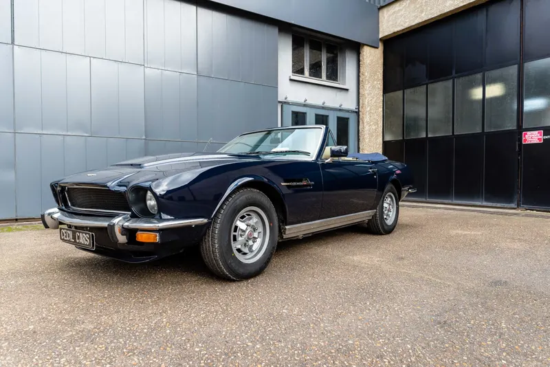 Aston Martin V8 Volante 13