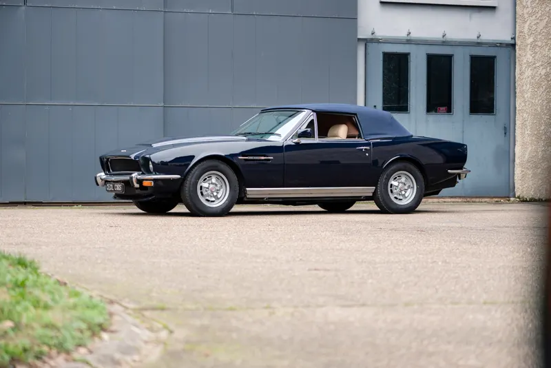 Aston Martin V8 Volante 19