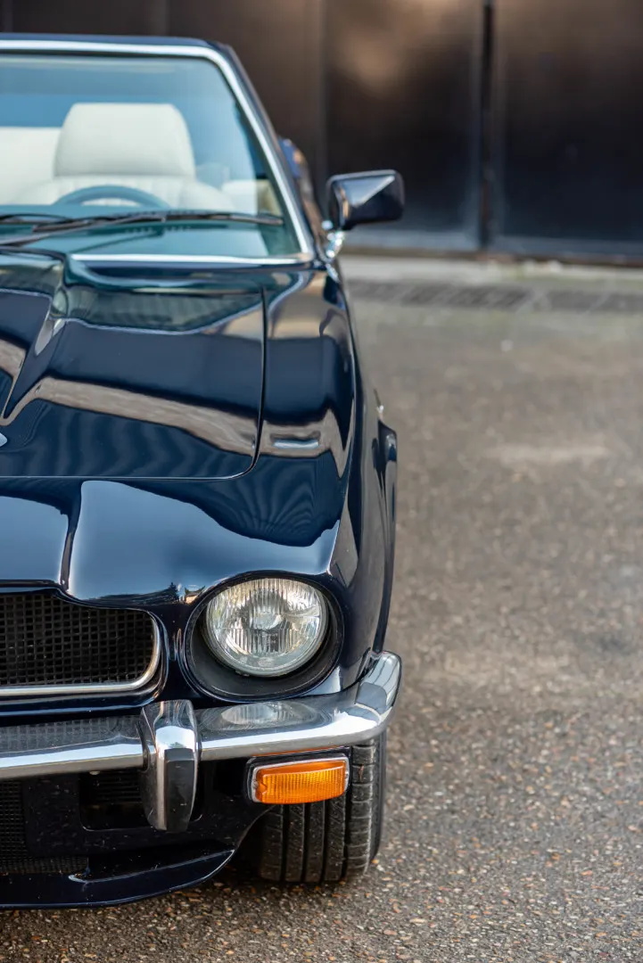 Aston Martin V8 Volante 9