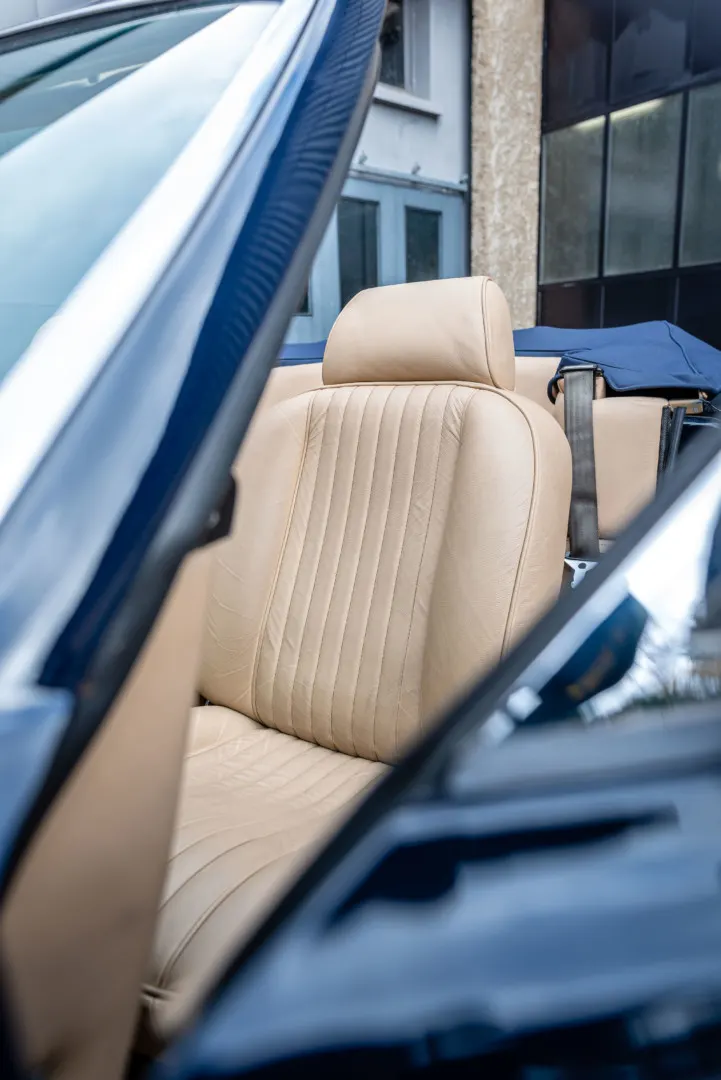 Aston Martin V8 Volante 27