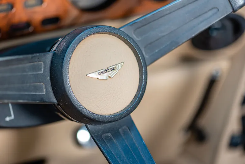 Aston Martin V8 Volante 34