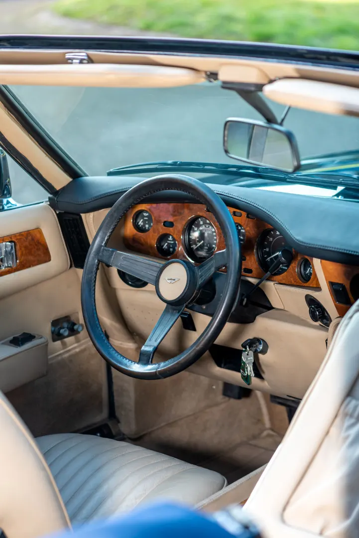 Aston Martin V8 Volante 29