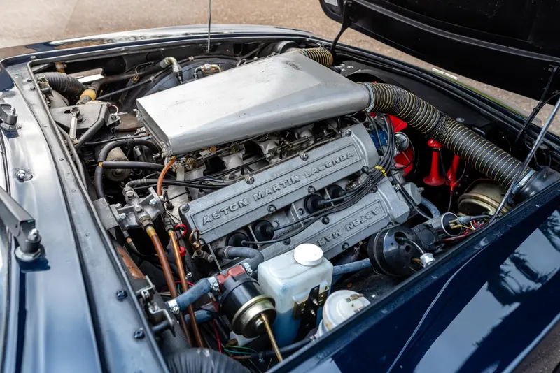 Aston Martin V8 Volante 65