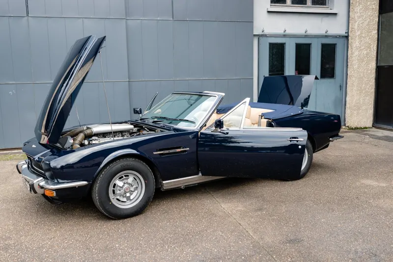 Aston Martin V8 Volante 15