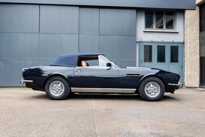 Aston Martin V8 Volante 18