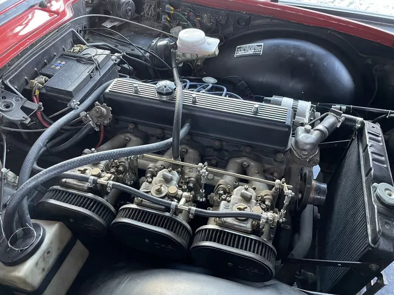 Triumph TR6 - Montée 3 carburateurs Weber 29