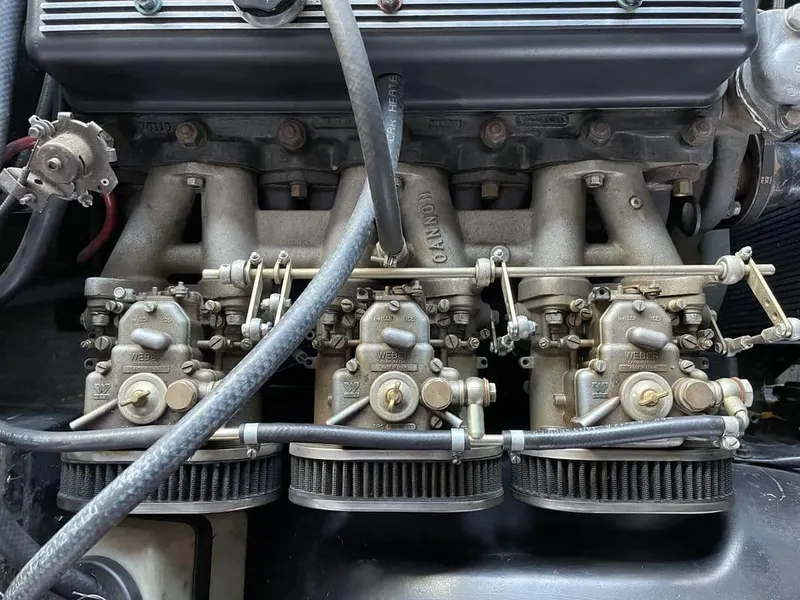 Triumph TR6 - Montée 3 carburateurs Weber 30