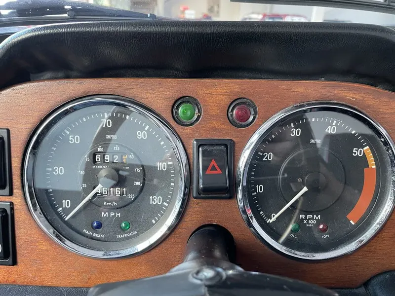 Triumph TR6 - Montée 3 carburateurs Weber 21