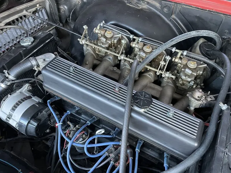 Triumph TR6 - Montée 3 carburateurs Weber 26