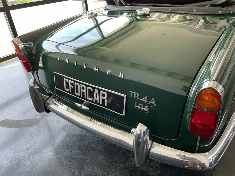 Triumph TR4a IRS intérieur Havane 19
