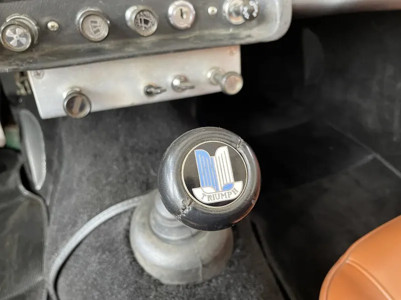 Triumph TR4a IRS intérieur Havane 12