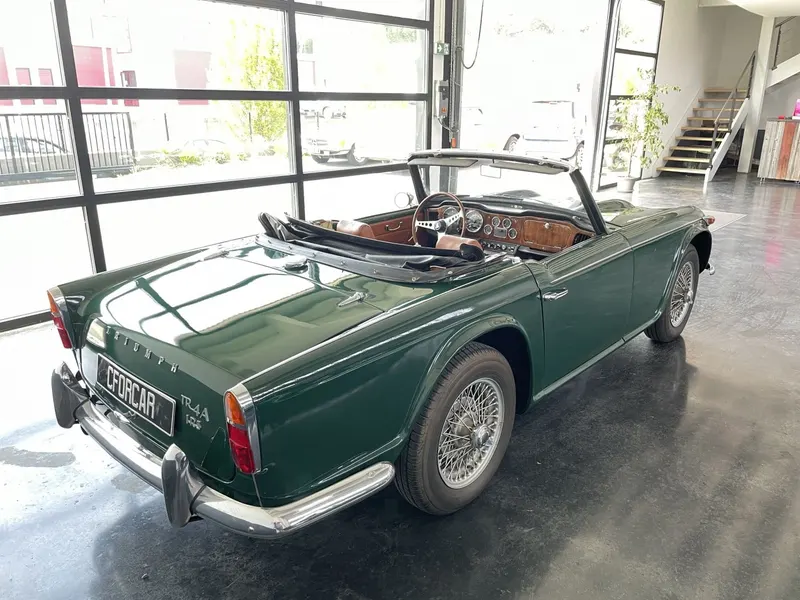 Triumph TR4a IRS intérieur Havane 4