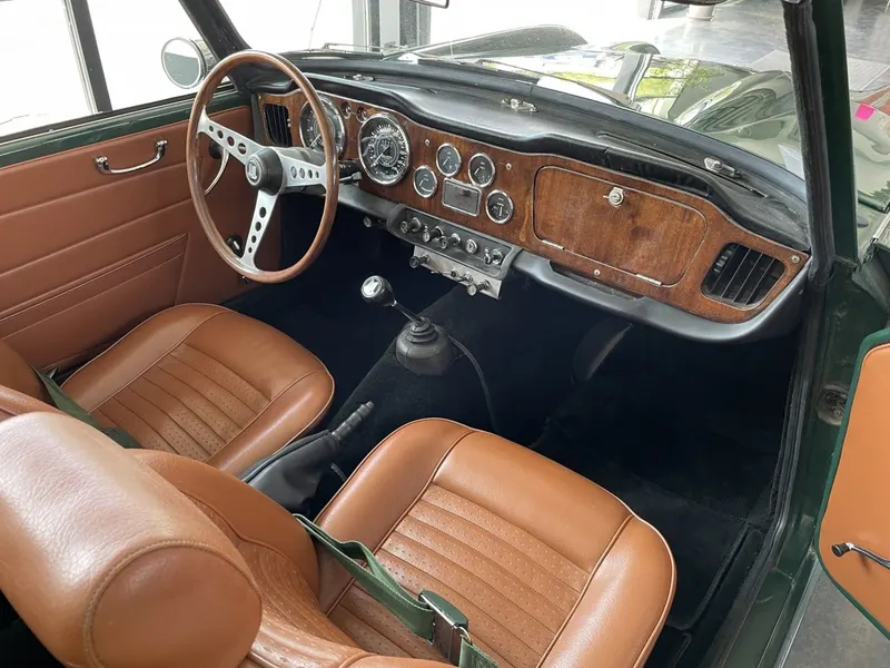 Triumph TR4a IRS intérieur Havane 15