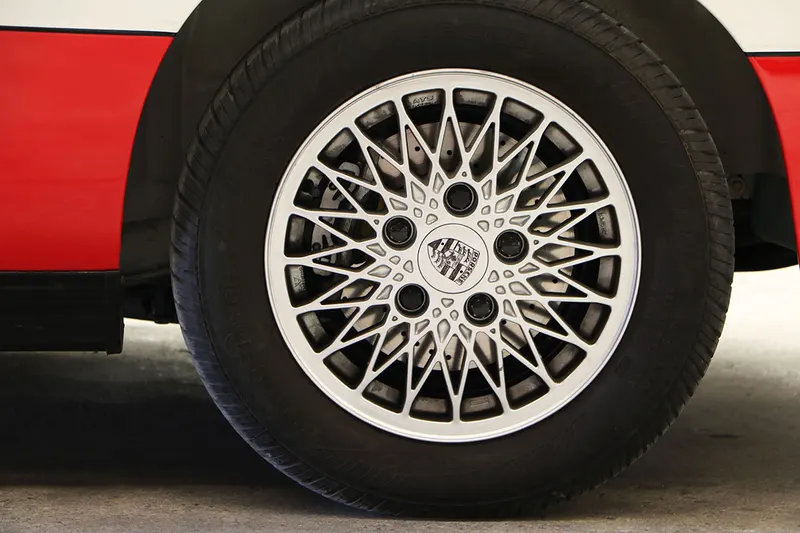 Porsche 924 Turbo 51