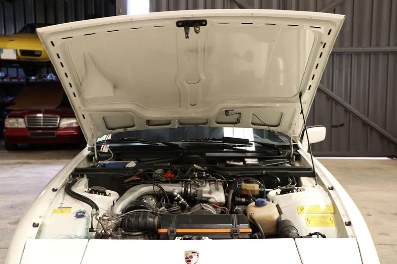 Porsche 924 Turbo 32
