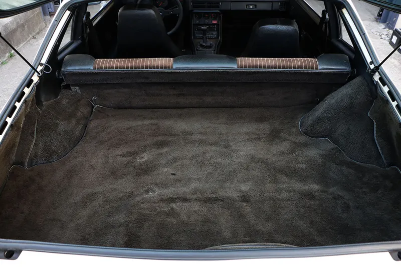 Porsche 924 Turbo 30