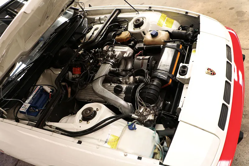 Porsche 924 Turbo 33