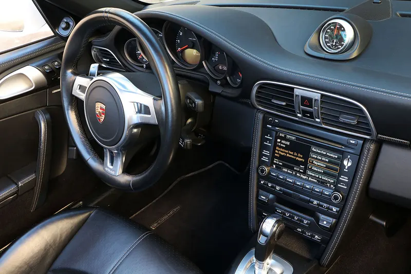 Porsche 997 Carrera 4 GTS CABRIOLET 30