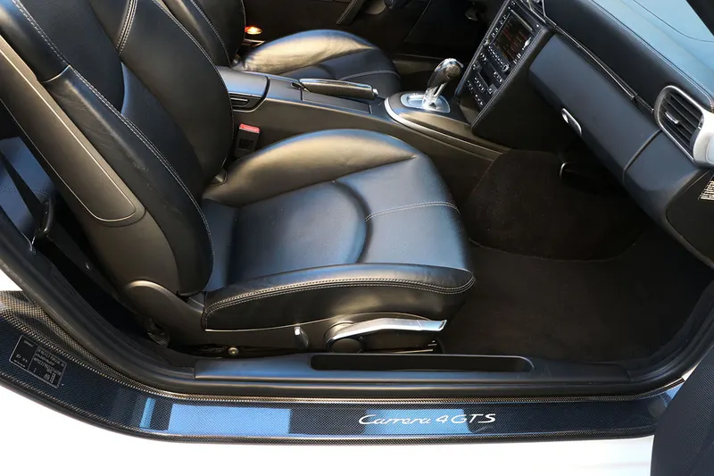 Porsche 997 Carrera 4 GTS CABRIOLET 37