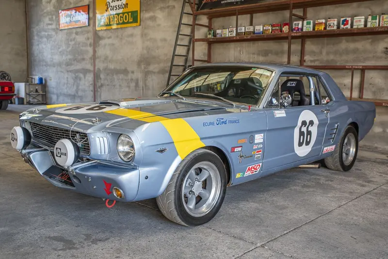 Ford Mustang Coupé V8 Racing 21