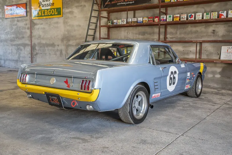 Ford Mustang Coupé V8 Racing 38