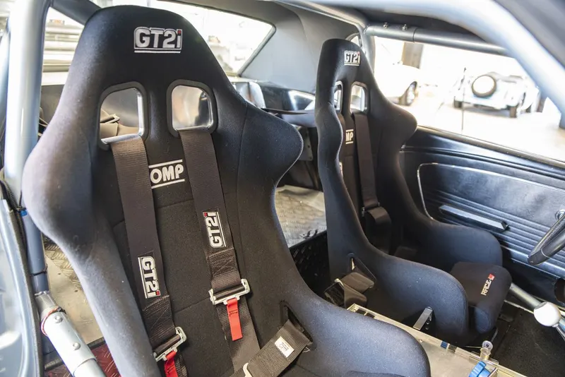Ford Mustang Coupé V8 Racing 64