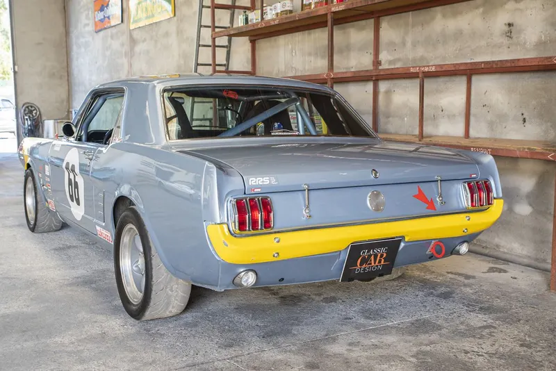 Ford Mustang Coupé V8 Racing 32