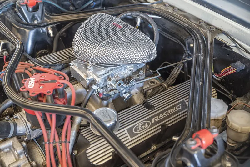 Ford Mustang Coupé V8 Racing 77
