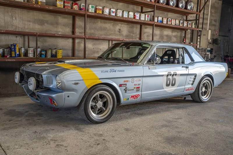 Ford Mustang Coupé V8 Racing 27