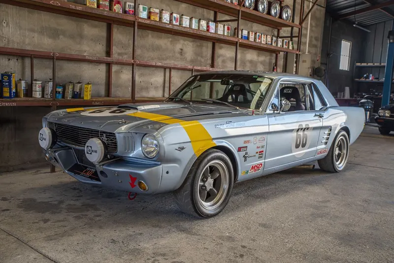 Ford Mustang Coupé V8 Racing 26