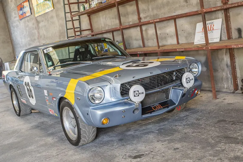 Ford Mustang Coupé V8 Racing 4