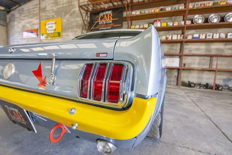 Ford Mustang Coupé V8 Racing 13