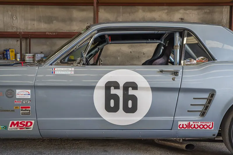 Ford Mustang Coupé V8 Racing 102