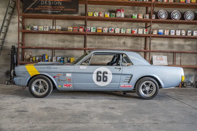 Ford Mustang Coupé V8 Racing 28