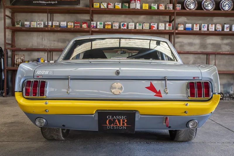 Ford Mustang Coupé V8 Racing 36