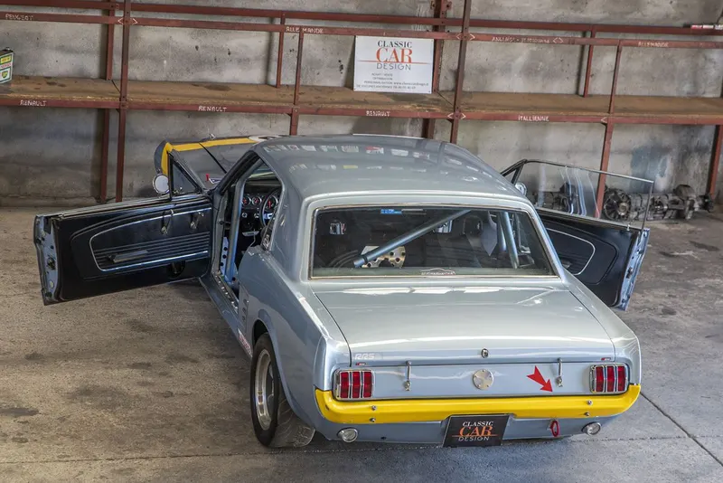 Ford Mustang Coupé V8 Racing 34